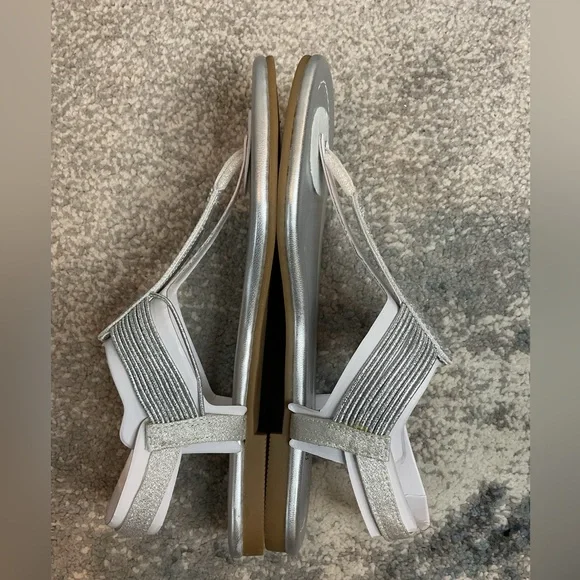 Bandolino Kayte 2 Silver Rhinestone Thong Sandals - Size 6.5 (NIB) - Picture 7 of 12
